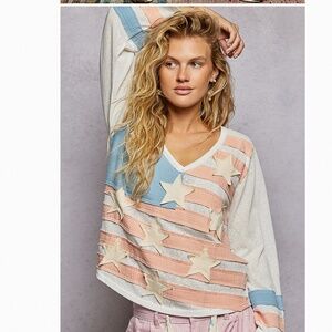 🎉 POL “ Emily 2 ” POL Double Gauze V-Neck Top with Flag Patch Detail 78